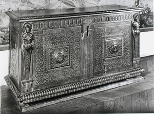 Truhla, 1550-1600 (ořechové dřevo) od French School